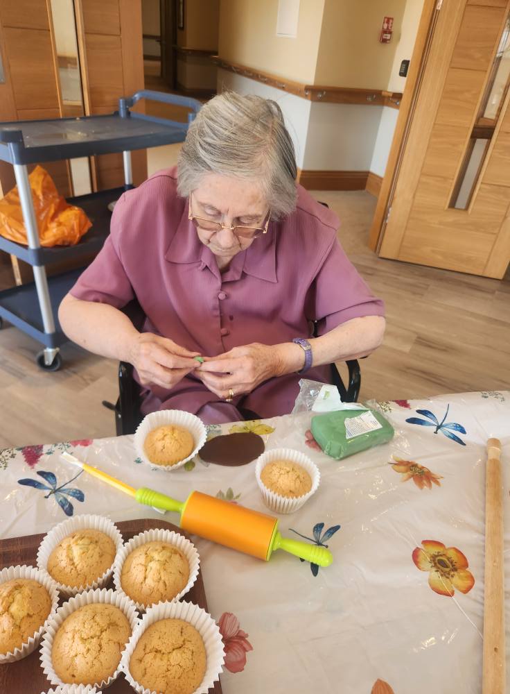 Resident baking cakes